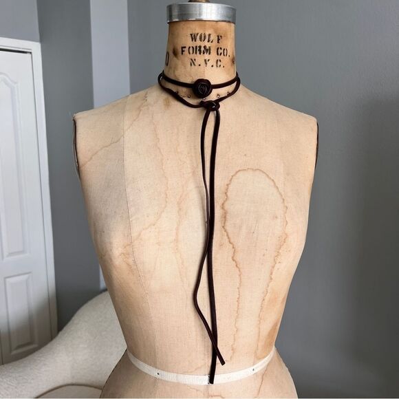 Zara Burgundy Leather Rose Choker Necklace - Picture 4 of 7